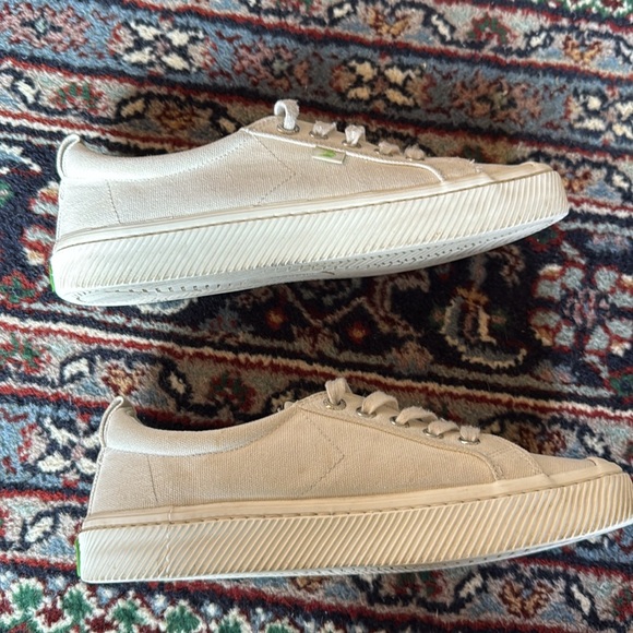 Cariuma Low Top Canvas Sneaker  - Size 8 - Picture 5 of 8